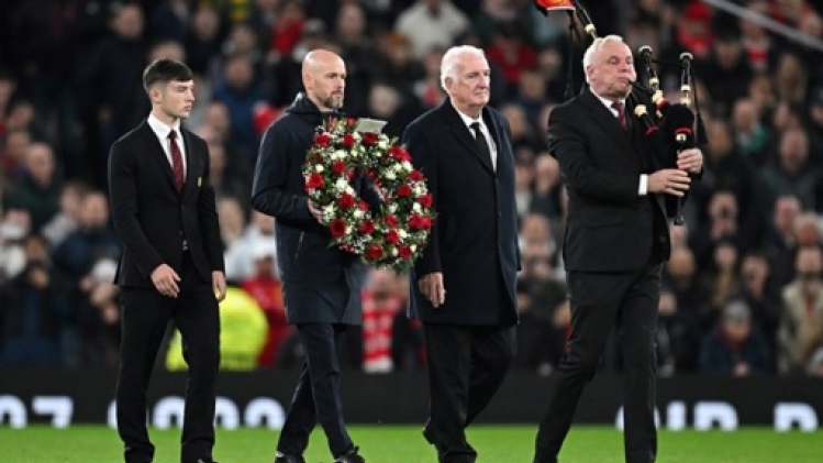 La Premier League honorera Bobby Charlton par des applaudissements ce week-end