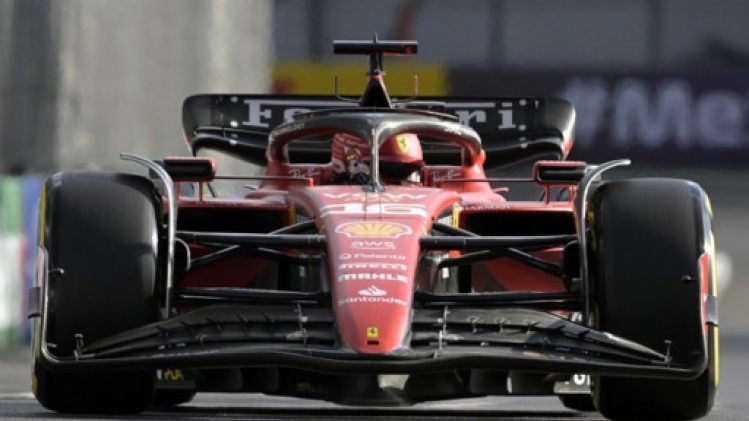 Ferrari en première ligne: Leclerc en pole devant Sainz