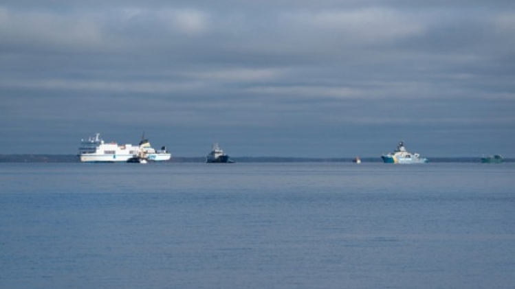 L'opération de sauvetage du ferry échoué en Suède a débuté