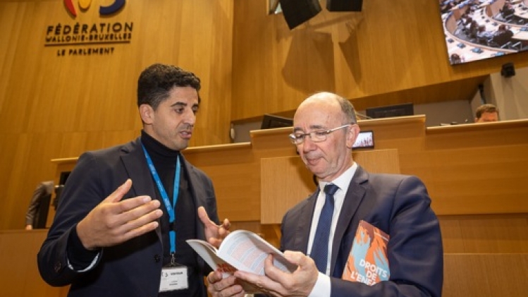 Le Délégué général aux droits de l'enfant remet son rapport à Rudy Demotte