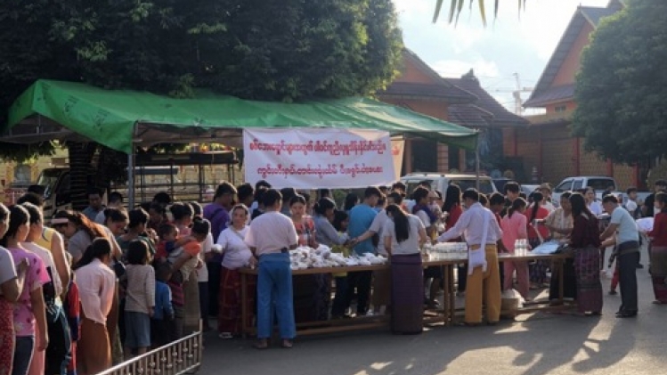 Près de 300.000 déplacés par l'escalade des combats en Birmanie