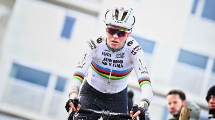 Fem van Empel s'impose à Boom et remporte sa 9e victoire en autant de courses cette saison