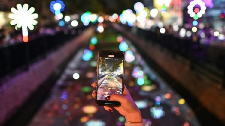 Thaïlande: des fleurs virtuelles pour une fête des lumières plus durable