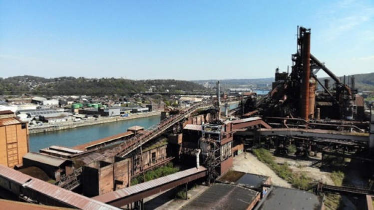 Le Haut Fourneau B d'Ougrée illuminé pour les fêtes de fin d'année