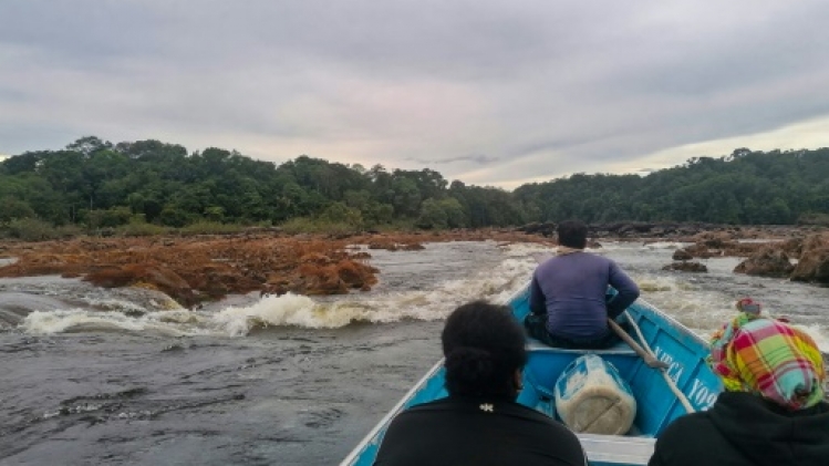 En Guyane française, la pirogue du droit au coeur de territoires oubliés