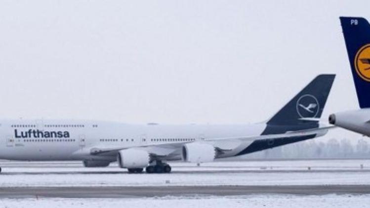 Munich sous la neige: l'aéroport fermé au trafic mardi