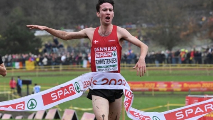 Le Danois Axel Christensen s'impose au sprint en U20, Simon Jeukenne septième