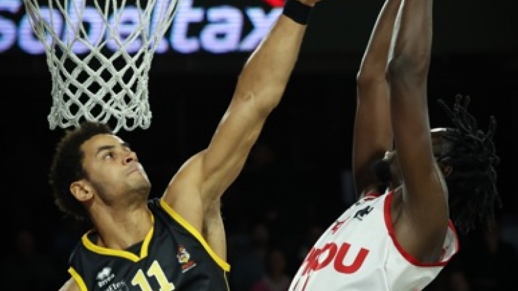 Vainqueur face à Strasbourg, Ostende reste dans la course à la qualification