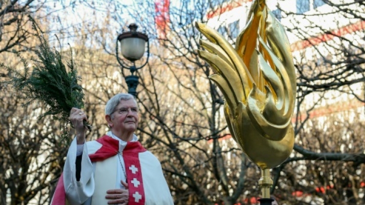 Notre-Dame retrouve son coq, nouveau marqueur de sa renaissance