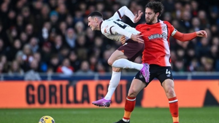 Luton prie pour Tom Lockyer, heureusement conscient après son malaise en plein match