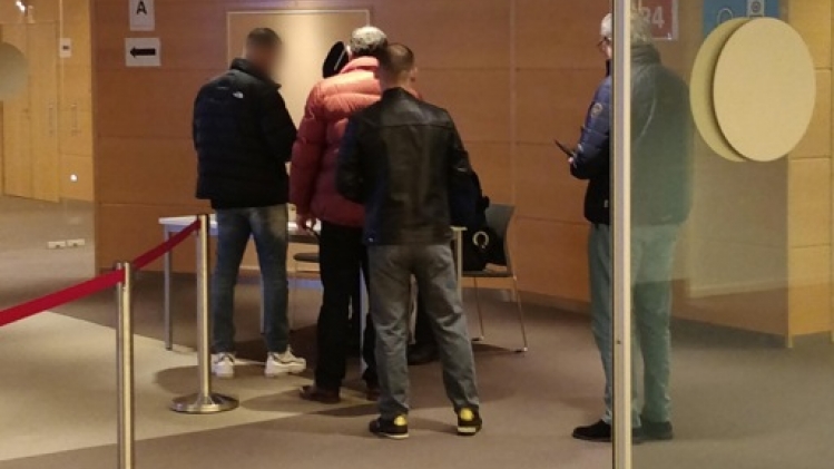 Un prévenu fait état de menaces, un autre dénonce des violences policières