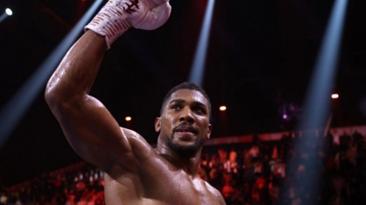 Anthony Joshua et Joseph Parker s'imposent dans des combats en Arabie saoudite