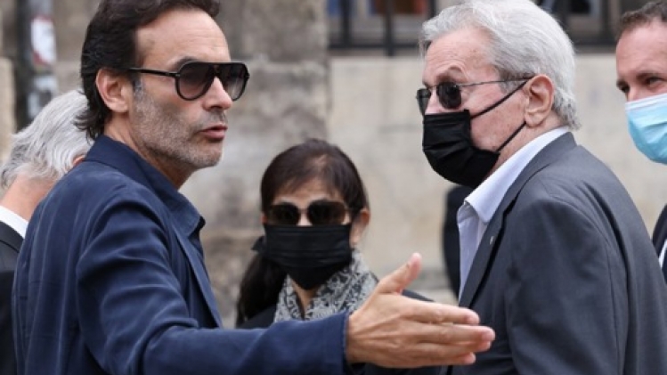 Affaire Delon: les plaintes des enfants Delon et d'Hiromi Rollin classées sans suite