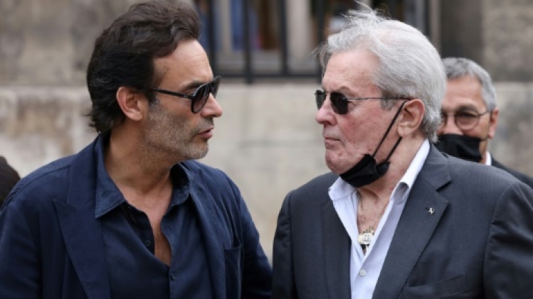 Alain Delon, extrêmement choqué du déballage médiatique, va déposer plainte contre son fils Anthony