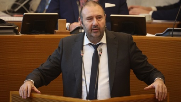 Collignon appelle les villes à la prudence après l'invitation de T. Dermine à Châtelet