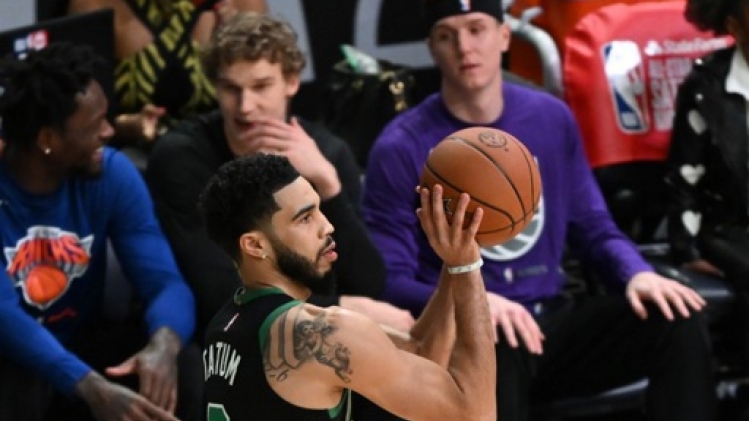 Boston domine Cleveland et OKC prend la mesure de Dallas pour lancer leurs demi-finales