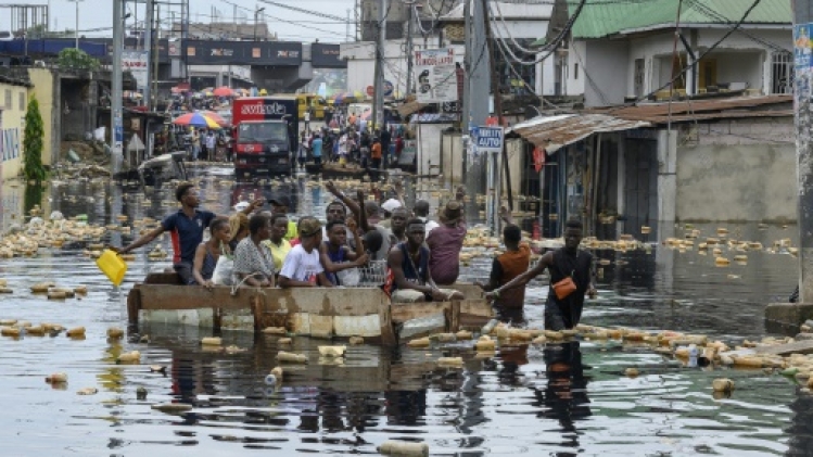A Kinshasa, le fleuve Congo déborde