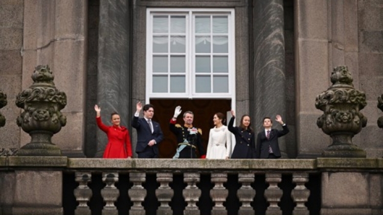 Le nouveau roi Frederik X acclamé par la foule à Copenhague