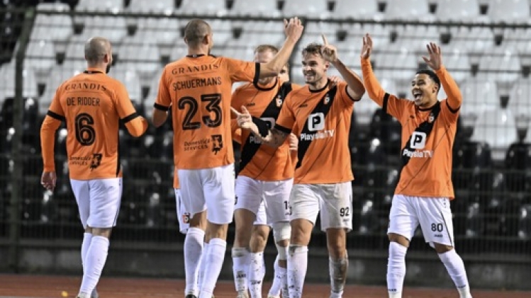 Deinze domine le Beerschot et relance le suspense en tête du classement