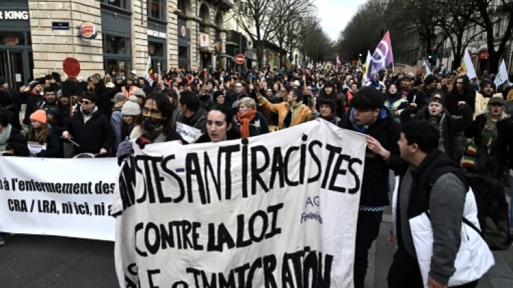 Les opposants à la loi sur l'immigration jettent leurs dernières forces dans la rue