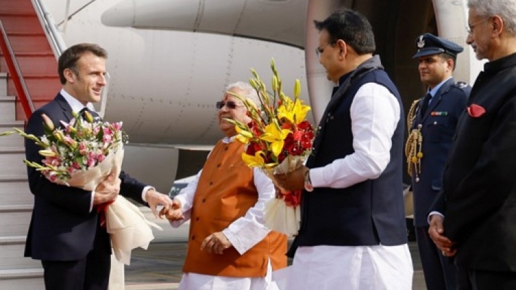 Macron en Inde pour une visite d'Etat empreinte de faste