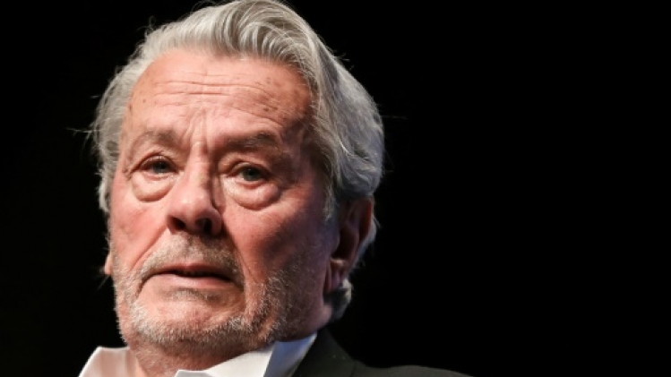 Affaire Delon: la justice prend en main la santé d'Alain Delon sur fond de guerre fratricide