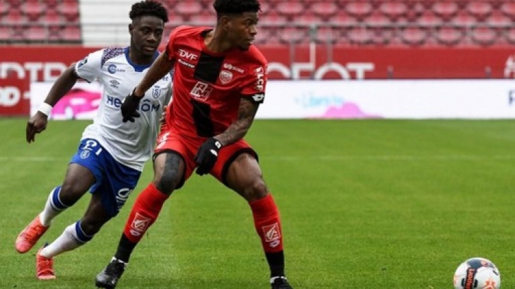 Le Standard engage le défenseur Jonathan Panzo, prêté par Nottingham