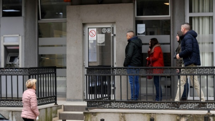 En voulant effacer le dinar, le Kosovo parie gros