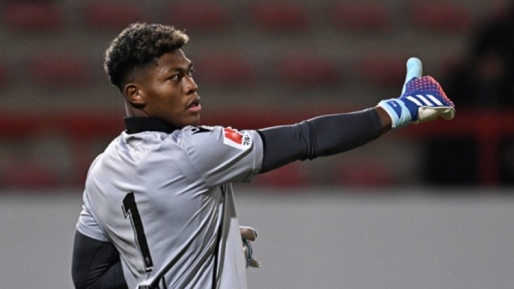 Le gardien japonais Zion Suzuki transféré définitivement à Saint-Trond