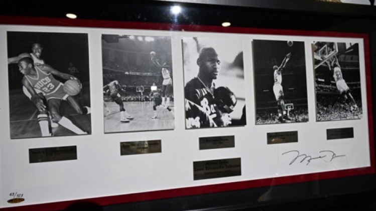 Nouveau record pour Michael Jordan: six chaussures de basket vendues 8 millions de dollars