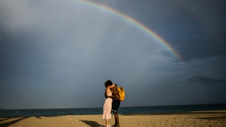 Saint-Valentin: le couple reste l'idéal des jeunes, mais pas tout de suite