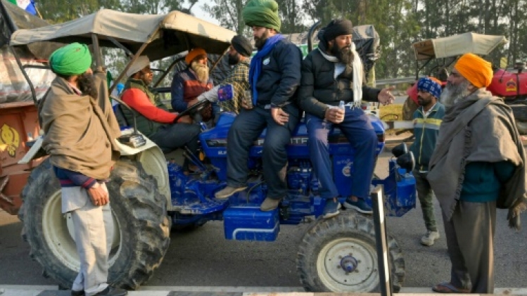 On est là pour longtemps: en Inde, des agriculteurs s'installent pour manifester
