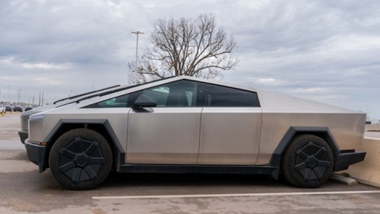 Le Tchétchène Kadyrov s'exhibe au volant d'un Cybertruck Tesla et fait l'éloge de Musk