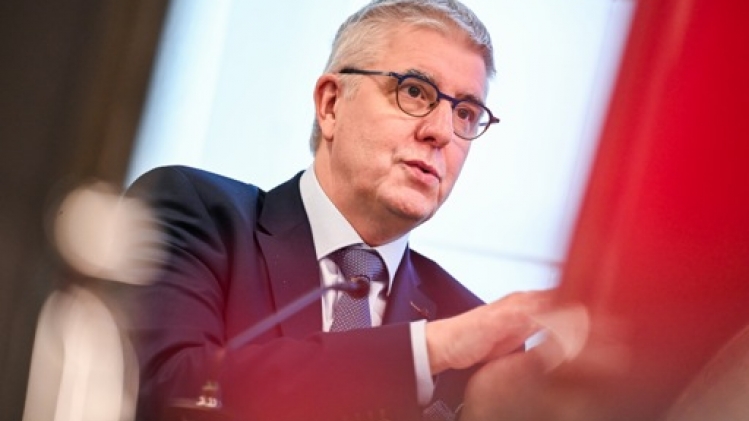 Le patronat n'est pas emballé par la proposition du PS de semaine de quatre jours