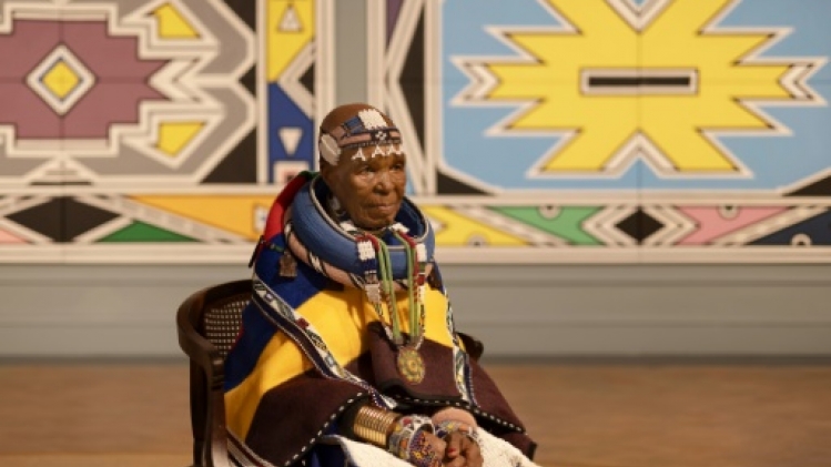 Afrique du Sud: rétrospective Esther Mahlangu, légende de l'art Ndébélé