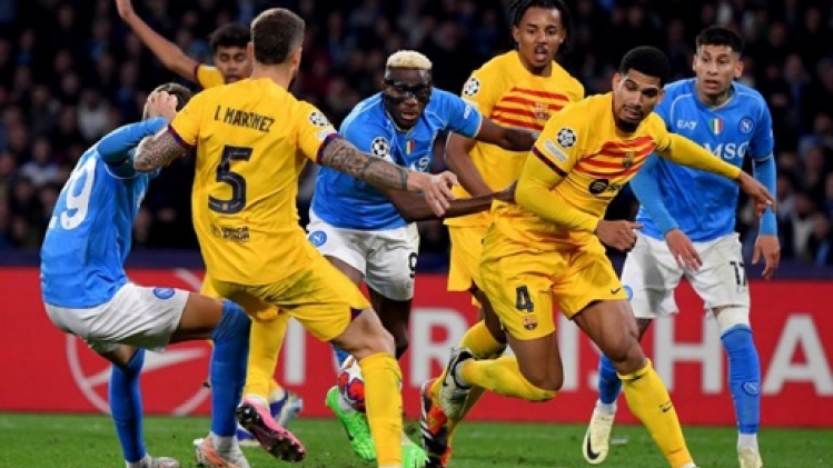 Naples se réveille en fin de match pour neutraliser le FC Barcelone