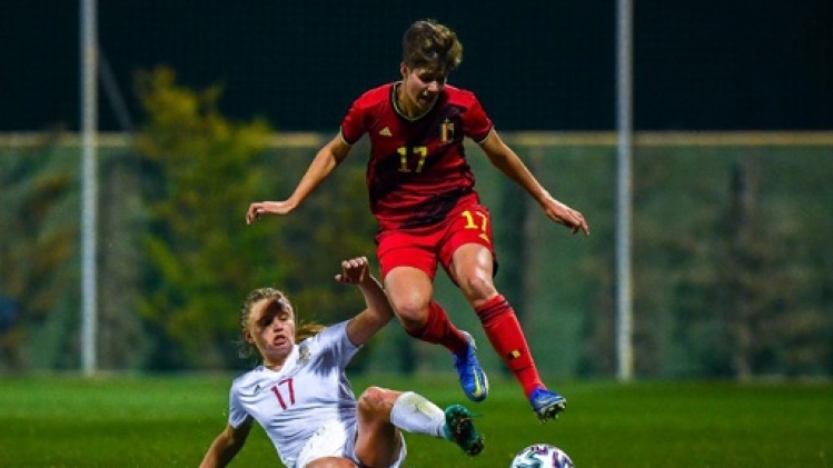 Isabelle Iliano, touchée au genou, quitte le groupe