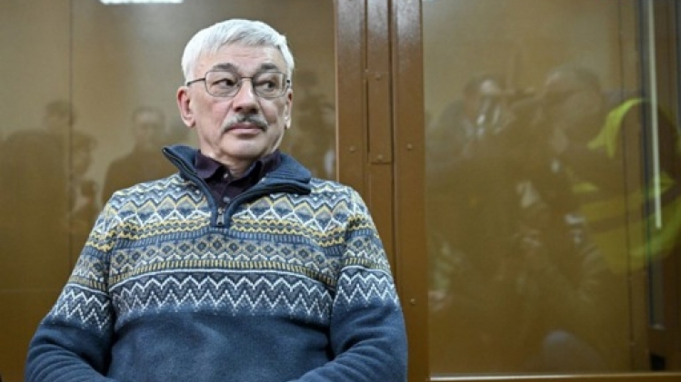 Russie: le dissident Orlov condamné à deux ans et demi de prison