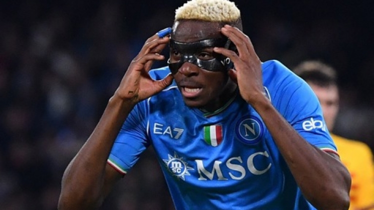 Avec un triplé d'Osihmen, Naples étrille Sassuolo et se relance