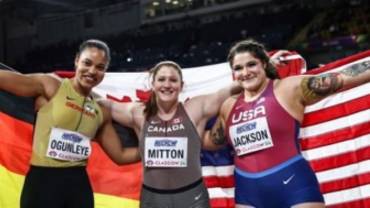 La Canadienne Sarah Mitton, lauréate au lancer du poids, enlève la première médaille d'or