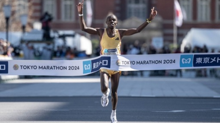 Le Kenyan Benson Kipruto domine en 2h02:16 du marathon de Tokyo, Kipchoge seulement 10e