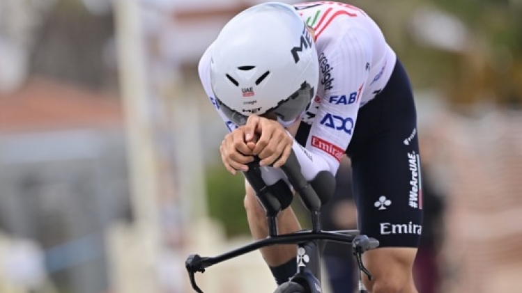 Juan Ayuso remporte le contre-la-montre inaugural de justesse devant Filippo Ganna
