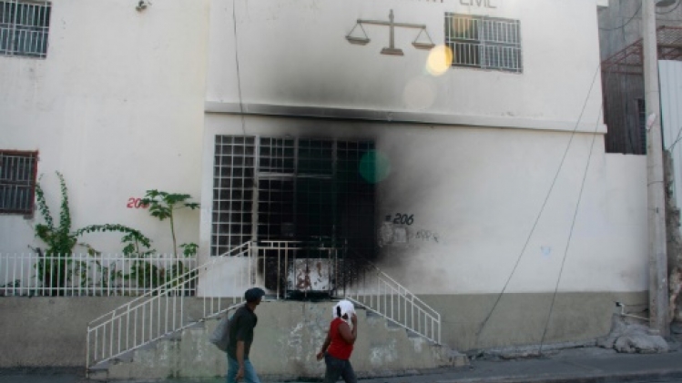 Haïti dans l'attente de nouveaux dirigeants, situation explosive à Port-au-Prince