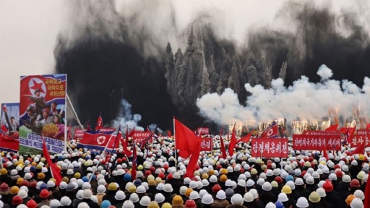 Le dirigeant nord-coréen supervise des exercices d'artillerie près de la frontière