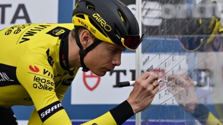 Jonas Vingegaard signe un beau numéro en solo dans la 5e étape et devient leader