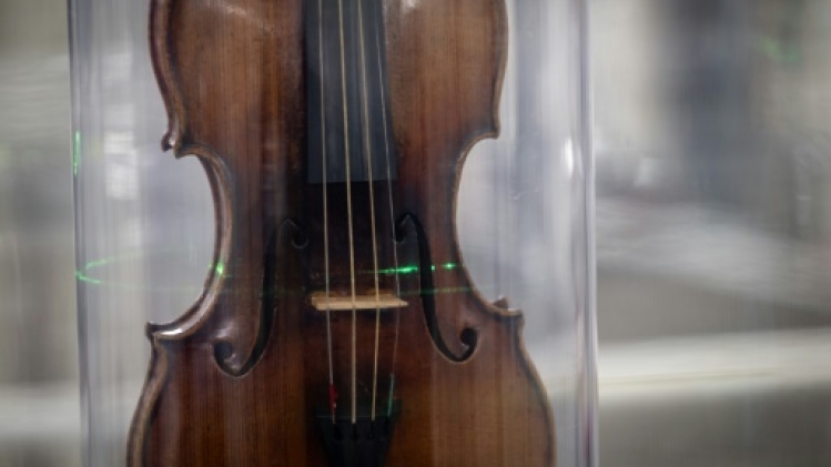Le plus célèbre violon de Paganini révèle ses secrets aux rayons X