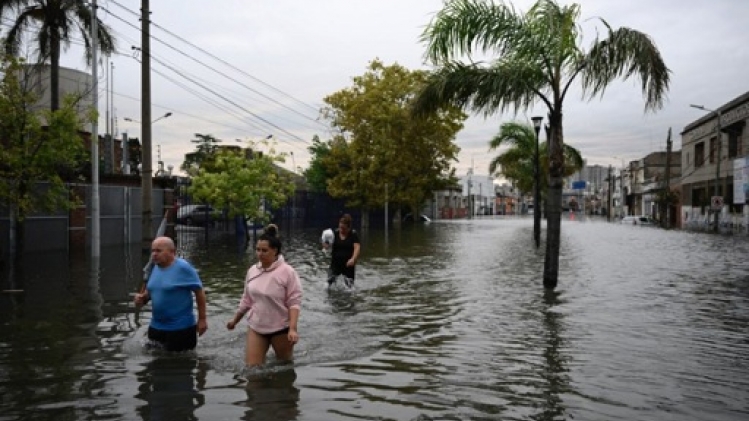 Pluies diluviennes, inondations et un mort sur Buenos Aires