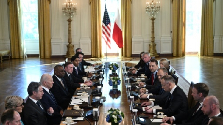 Biden reçoit les dirigeants polonais et envoie une nouvelle aide militaire à Kiev