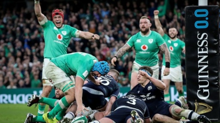 L'Irlande conserve son titre après sa victoire sur l'Ecosse 17 à 13