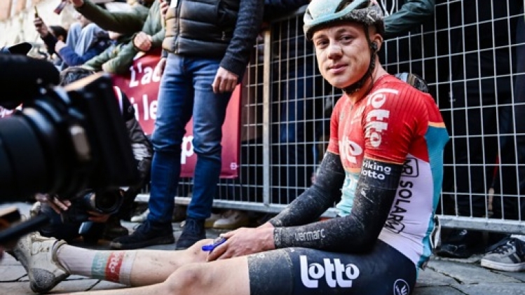 Maxime Van Gils contraint à l'abandon